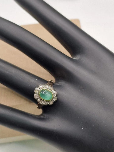 Bague 52 Bague ancienne en or blanc 18 carats et argent avec émeraude cabochon 58 Facettes