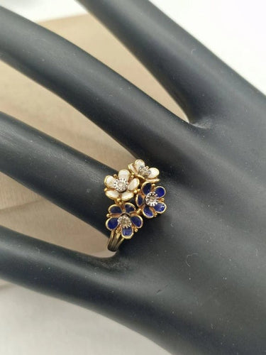 Bague 54 Bague vintage motif bouquet de fleurs en or jaune 18 carats et émail 58 Facettes