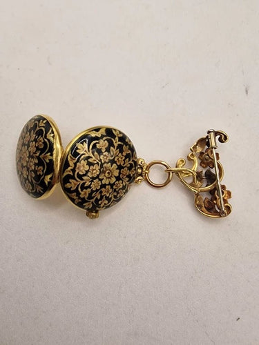 Montre Baume & Mercier - Broche montre en or jaune 18 carats et émail 58 Facettes