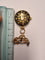 Montre Baume & Mercier - Broche montre en or jaune 18 carats et émail 58 Facettes