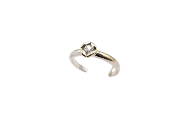 Bague 50 Bague solitaire fleur en or blanc 750 et diamant 0,10 ct 58 Facettes 240183