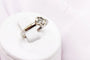Bague 50 Bague solitaire fleur en or blanc 750 et diamant 0,10 ct 58 Facettes 240183