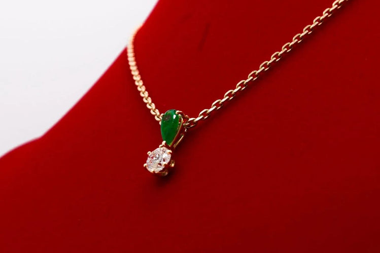 Collier Collier en or jaune avec diamant et émeraude 58 Facettes 240213