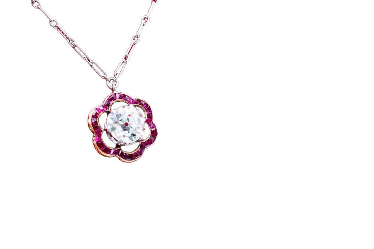 Collier Collier marguerite en or jaune, platine, diamant et rubis 58 Facettes 240285