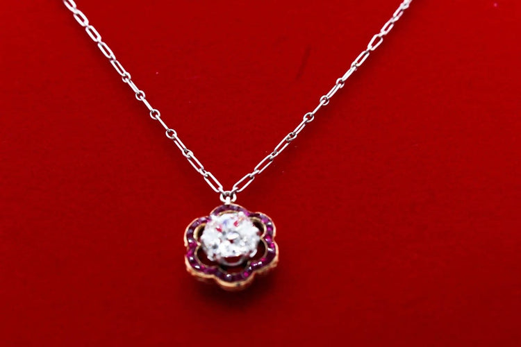 Collier Collier marguerite en or jaune, platine, diamant et rubis 58 Facettes 240285
