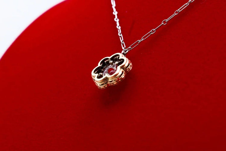 Collier Collier marguerite - Motif fleur en or jaune et platine, diamant et rubis 58 Facettes 240285