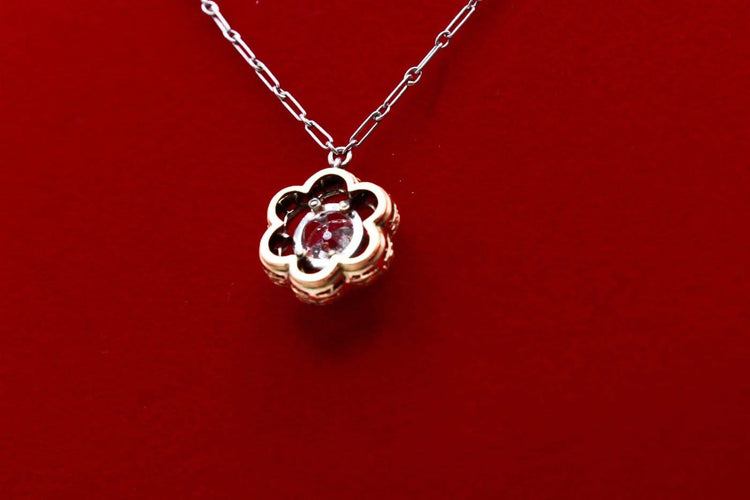 Collier Collier marguerite en or jaune, platine, diamant et rubis 58 Facettes 240285