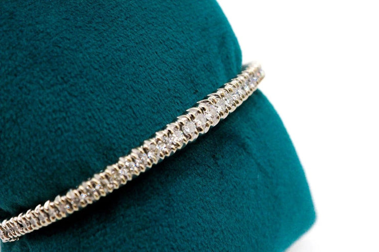 Bracelet Bracelet jonc ouvrant en or blanc 750 serti de diamants 58 Facettes 240034