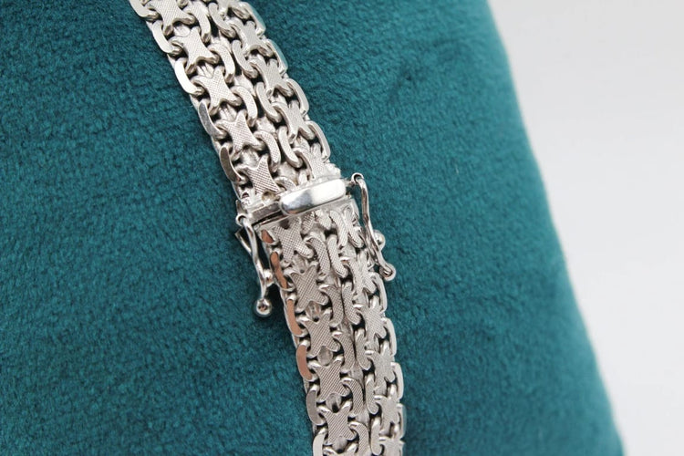 eb5ac2a4-f6bd-4f7d-d654-107fe6872400