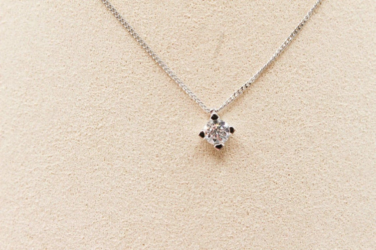 Pendentif Pendentif en or blanc 750 serti d’un diamant 0,37 ct 58 Facettes 250359