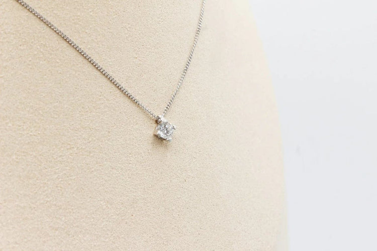 Pendentif Pendentif en or blanc 750 serti d’un diamant 0,37 ct 58 Facettes 250359