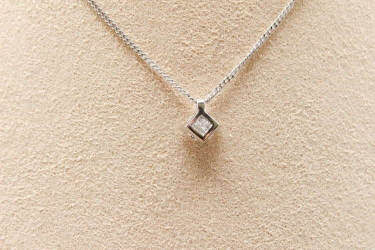Pendentif Pendentif en or blanc 750 serti d’un diamant 0,37 ct 58 Facettes 250359