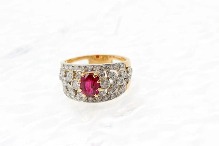 Bague 61 Bague large à motif floral en or jaune et platine, rubis et diamants 58 Facettes 250220