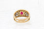Bague 61 Bague large à motif floral en or jaune et platine, rubis et diamants 58 Facettes 250220