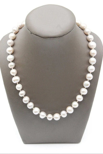 Collier Collier en or jaune et perles grises 58 Facettes 240134
