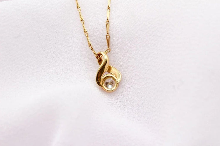 Pendentif Pendentif boucle en or jaune 18 carats et diamant 58 Facettes 250437