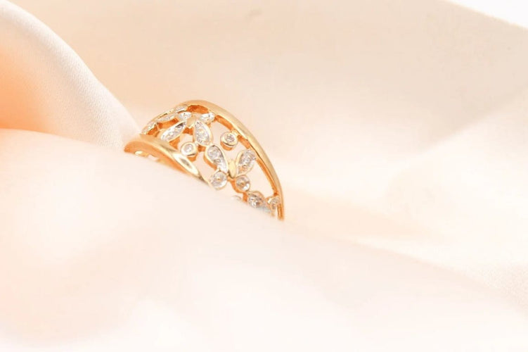 Bague 57 Bague papillons en or jaune et diamants 58 Facettes 250544