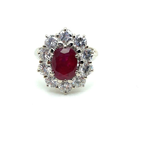 Bague 51 Bague entourage en or blanc 18 ct avec rubis birman et diamants 58 Facettes