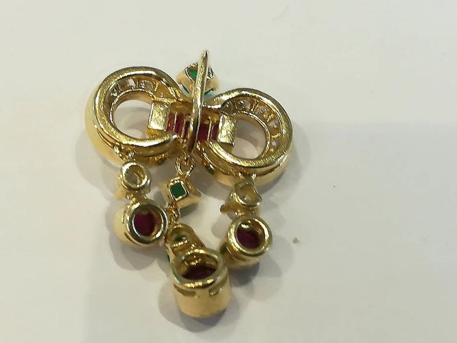 Pendentif Pendentif nœud en or jaune 18 ct rubis, émeraudes et diamants 58 Facettes