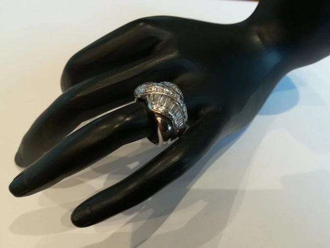 Bague 52 Bague jonc vague en or blanc 18 kt et diamants 58 Facettes