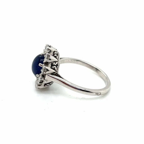 Bague 52 Bague marguerite ancienne en or blanc et platine, saphir cabochon et diamants 58 Facettes