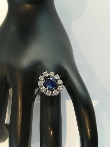 Bague 52 Bague marguerite ancienne en or blanc et platine, saphir cabochon et diamants 58 Facettes