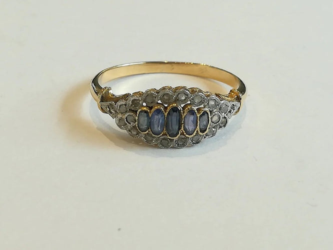 Bague 56 Bague jarretière ancienne en or jaune et or blanc, saphirs et diamants 58 Facettes