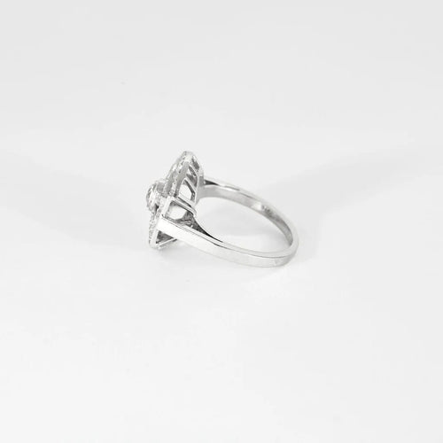 Bague 56 Bague Art déco en platine et diamants 58 Facettes