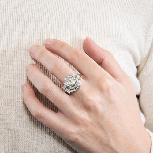 Bague 56 Bague Art déco en platine et diamants 58 Facettes