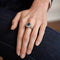 Bague 60 Bague chevalière jonc marguerite en platine, saphir et diamants 58 Facettes