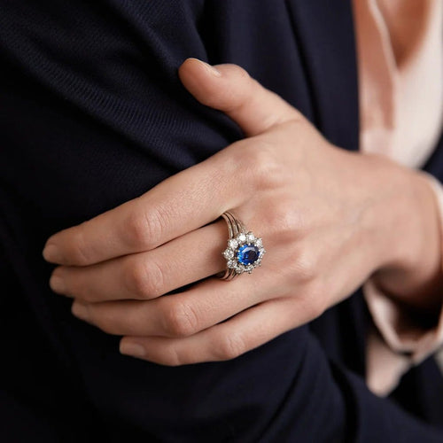 Bague 60 Bague chevalière jonc marguerite en platine, saphir et diamants 58 Facettes