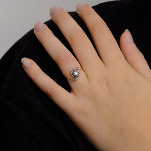 Bague 52 Bague Tourbillon en or jaune et blanc 18 carats sertie de diamants 58 Facettes