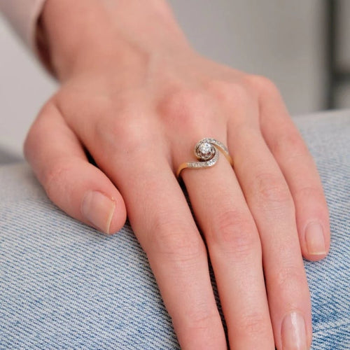 Bague 52 Bague Tourbillon en or jaune et blanc 18 carats sertie de diamants 58 Facettes