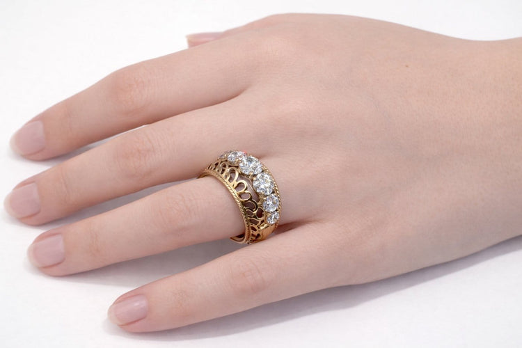 Bague 48 Bague tank jarretière 1940 en or jaune 18K et diamants 58 Facettes