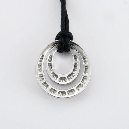 Pendentif Pendentif en or blanc 18 carats et diamants baguette 58 Facettes
