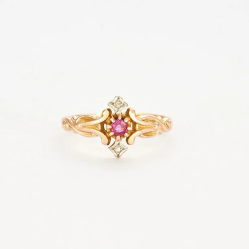 Bague 55.5 Bague ancienne rubis et diamants en or rose 18 carats 58 Facettes