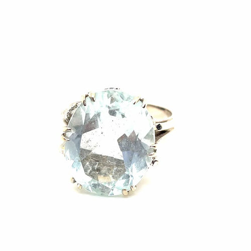 Bague 53.5 Bague ancienne à aigue-marine ovale en or blanc 18 ct 58 Facettes