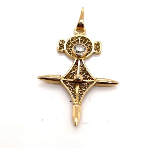 Pendentif Croix d’Agadez - Pendentif en or jaune 750 serti d’un diamant 58 Facettes