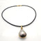 Collier Collier en or jaune 18 carats avec cordon en cuir et perle 58 Facettes