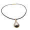 Collier Collier en or jaune 18 carats avec cordon en cuir et perle 58 Facettes