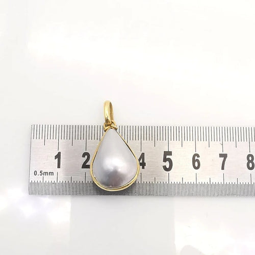 Collier Collier en or jaune 18 carats avec cordon en cuir et perle 58 Facettes
