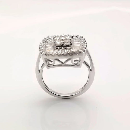 Bague 48 Bague en or blanc 18 carats avec diamants 58 Facettes