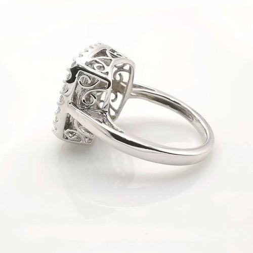 Bague 48 Bague en or blanc 18 carats avec diamants 58 Facettes