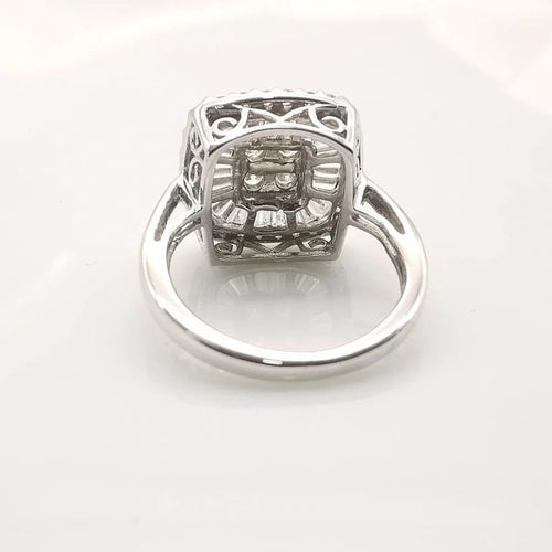 Bague 48 Bague en or blanc 18 carats avec diamants 58 Facettes
