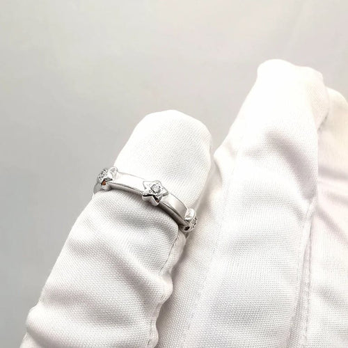 Bague 52 Bague en or blanc 18 carats sertie de diamants 58 Facettes