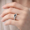 Bague 55 Bague en or blanc 18 carats avec saphir ovale et diamants 58 Facettes