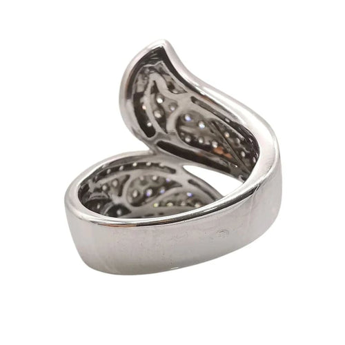 Bague 55 Bague en or blanc 18 carats pavée de diamants 58 Facettes