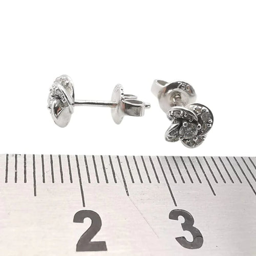 Boucles d'oreilles Boucles d'oreilles en or blanc 18 carats et diamants 58 Facettes