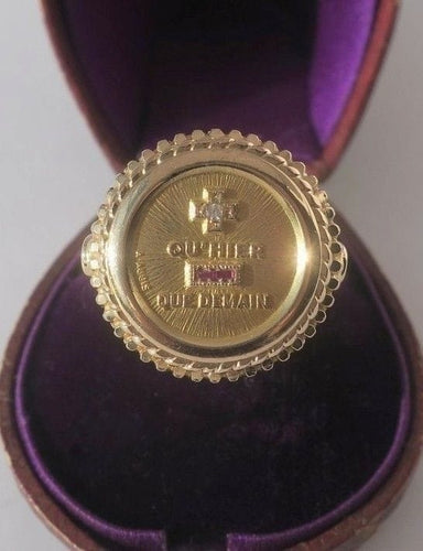 Bague 50 A. Augis - Bague chevalière Médaille d’Amour en or jaune, diamant et rubis 58 Facettes