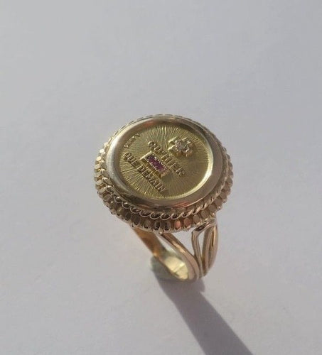Bague 50 A. Augis - Bague chevalière Médaille d’Amour en or jaune, diamant et rubis 58 Facettes